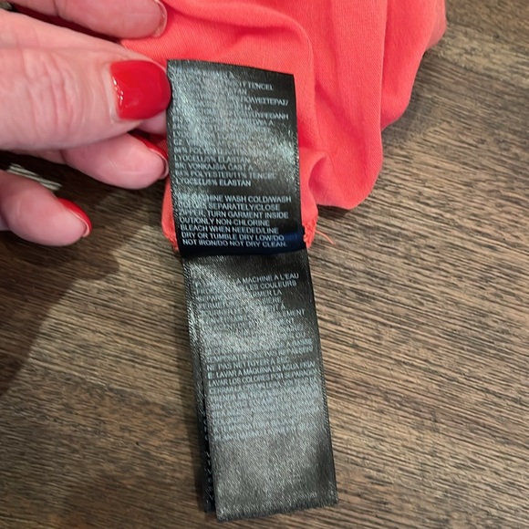 North Face Women's Short Sleeve Scoop neck tunic, coral, soft, size L - Picture 8 of 9